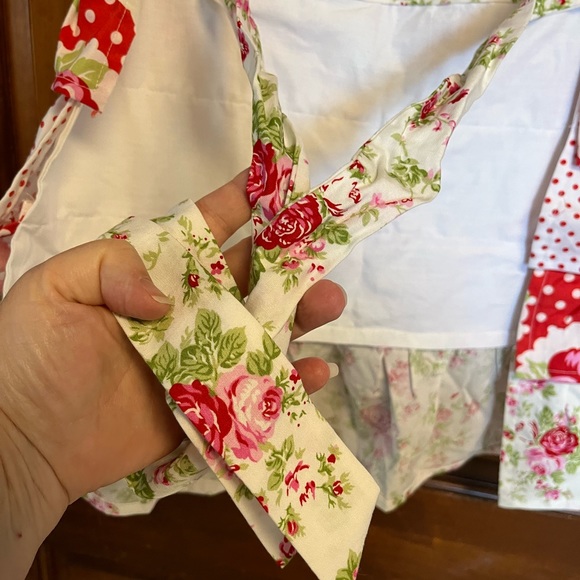 NWT Simply Whimsical Handcrafted, half Apron. Style = Valentine Truffle. - Picture 10 of 12